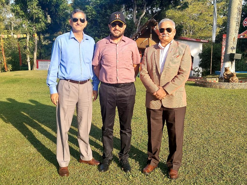 Major General Rajesh Kumar Jha, AVSM (Retd), Director (Personnel) met Lt Gen H S Sahi, General Officer Commanding 3 Corps and Maj Gen Dinesh Hooda, Chief of Staff 4 Corps at Dimapur on 03 Dec,23