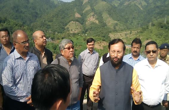 पर्यावरण एवं वन मंत्रालय और सीसी के माननीय केन्द्रीय मंत्री 15/11/2015 पर दोयांग में प्राप्त किया गया था