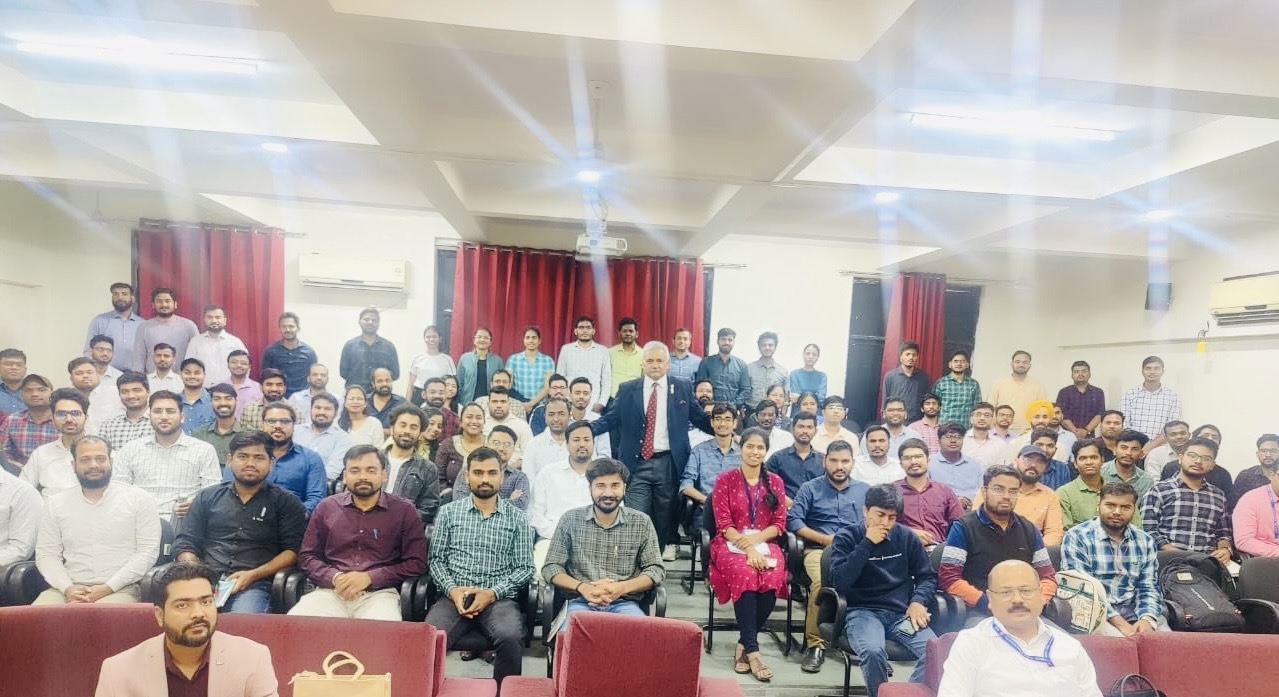 D(P) interacting with the Executive Trainees of CPSEs under Ministry of Power at the Foundation Course organised by NPTI at GNEC, IIT, Roorkee Campus, Greater Noida