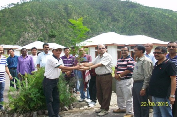22.08.2015 को आर एण्ड आर कॉलोनी में वृक्षारोपण कार्यक्रम